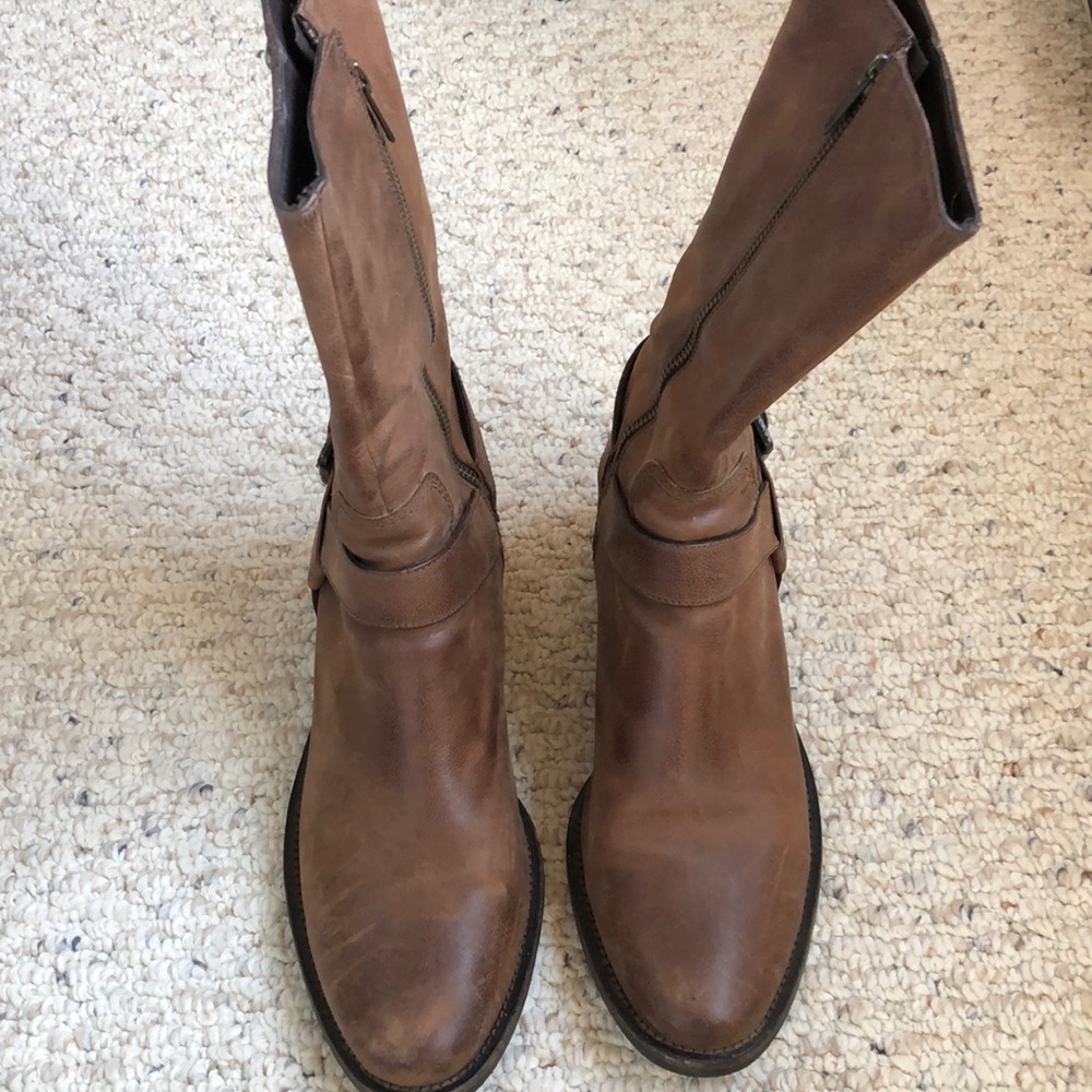 COLE HAAN  FABRIZIA MID BOOT IN BROWN DISTRESSESD